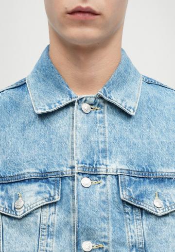 Джинсовая куртка