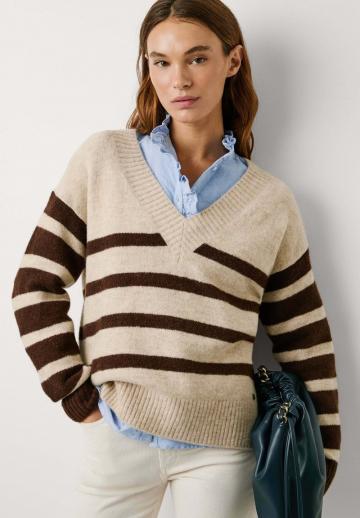 Пуловер в полоску