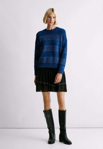 Пуловер в полоску