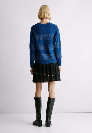 Пуловер в полоску