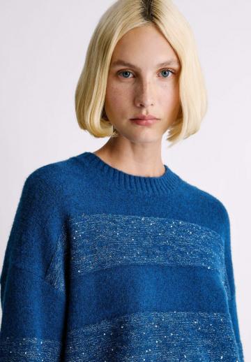 Пуловер в полоску