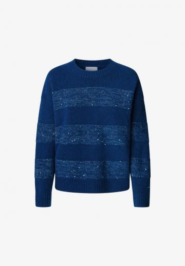 Пуловер в полоску