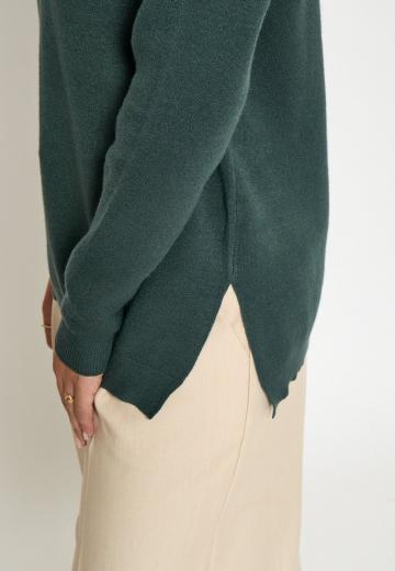 Пуловер с вырезом V