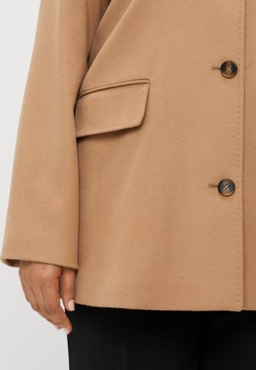 Короткое пальто