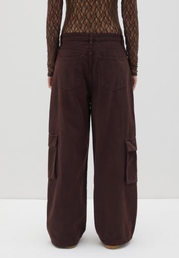 Брюки с накладными карманами