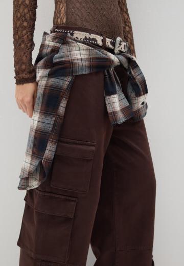 Брюки с накладными карманами