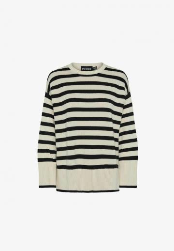 Пуловер в полоску
