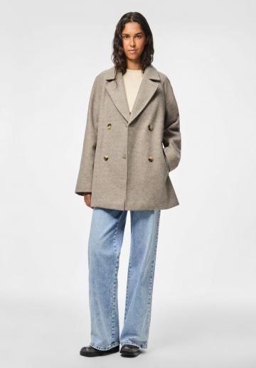 Короткое пальто