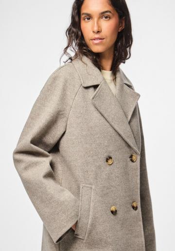 Короткое пальто