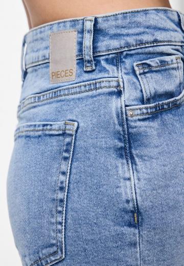 Узкие джинсы