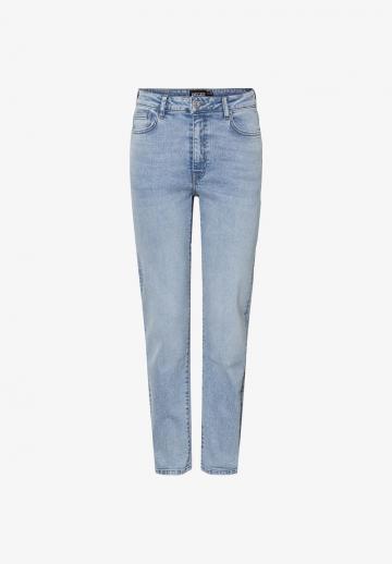 Узкие джинсы