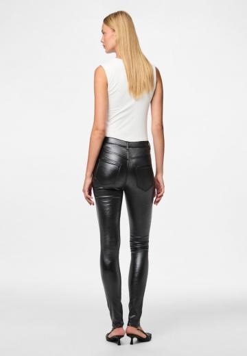 Узкие джинсы