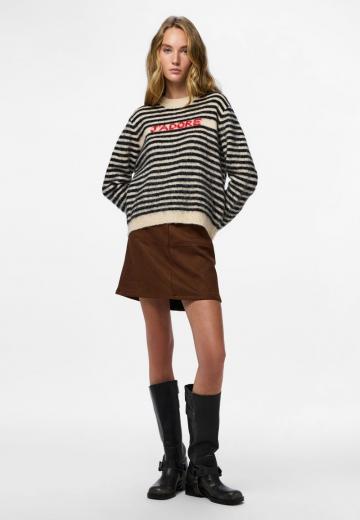 Пуловер в полоску