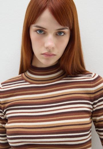 Пуловер в полоску