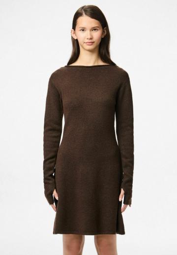 Вязаное платье