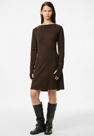 Вязаное платье