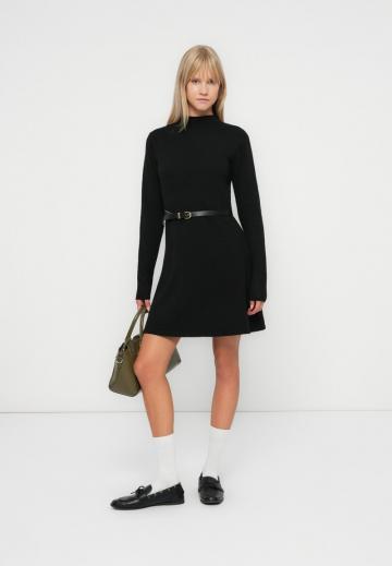 Вязаное платье