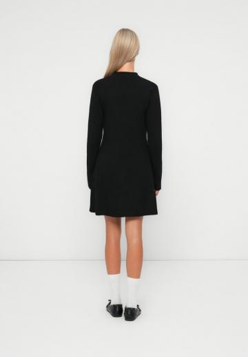 Вязаное платье