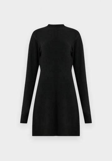 Вязаное платье