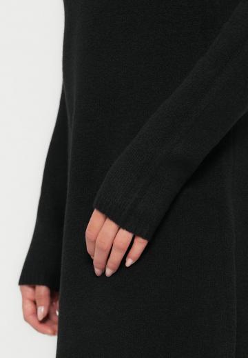 Вязаное платье