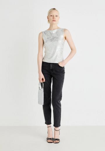 Короткие джинсы