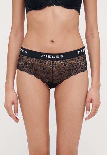 Трусы на бедрах