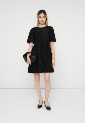 Короткое платье