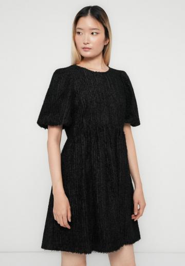 Короткое платье