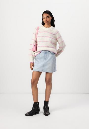 Пуловер в полоску