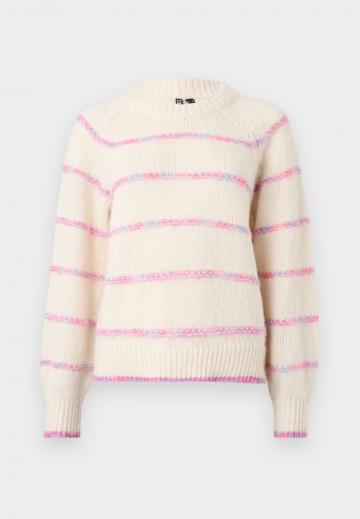 Пуловер в полоску