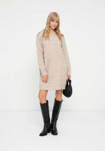 Вязаное платье