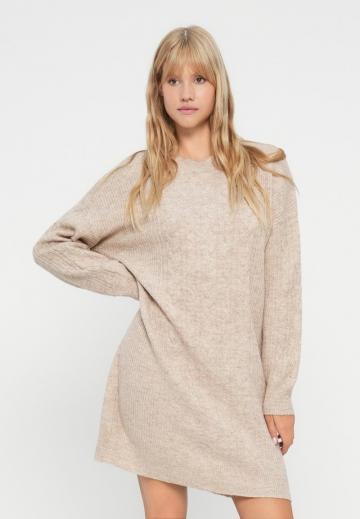 Вязаное платье