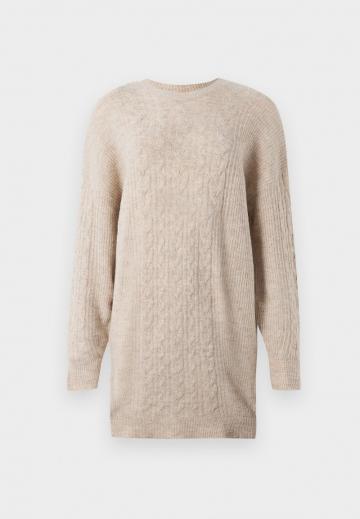 Вязаное платье