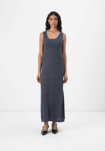 Вязаное платье