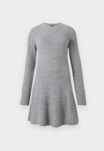 Вязаное платье