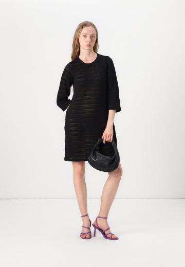 Вязаное платье