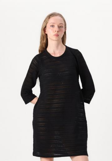 Вязаное платье