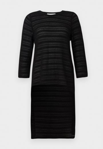 Вязаное платье