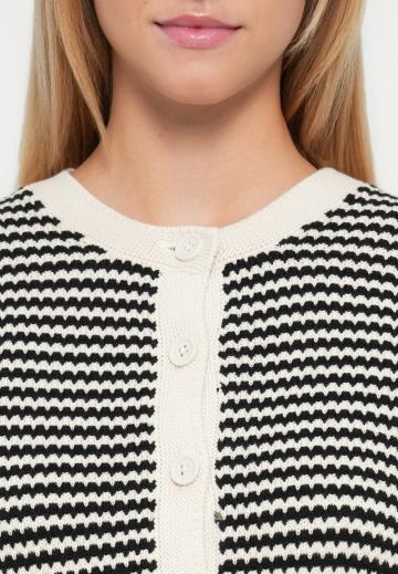 Вязаная кофта