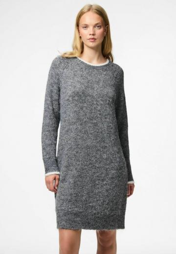 Вязаное платье