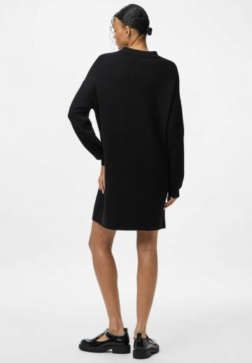 Вязаное платье