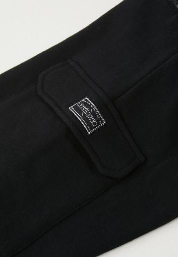 Брюки с накладными карманами