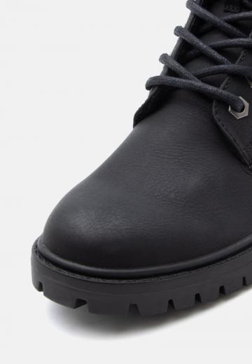 Ботинки на шнуровке
