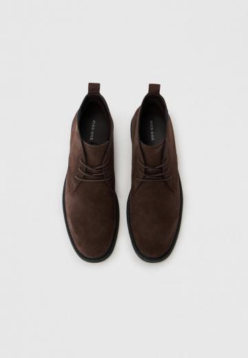 Ботинки на шнуровке