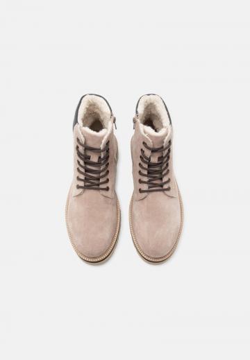 Ботинки на шнуровке