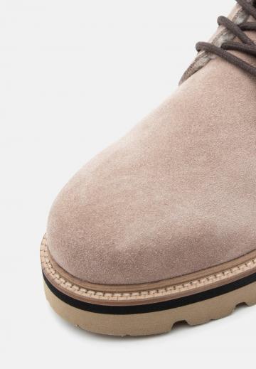 Ботинки на шнуровке