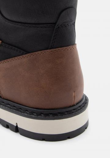 Ботинки на шнуровке