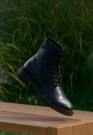 Ботинки на шнуровке