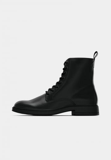 Ботинки на шнуровке