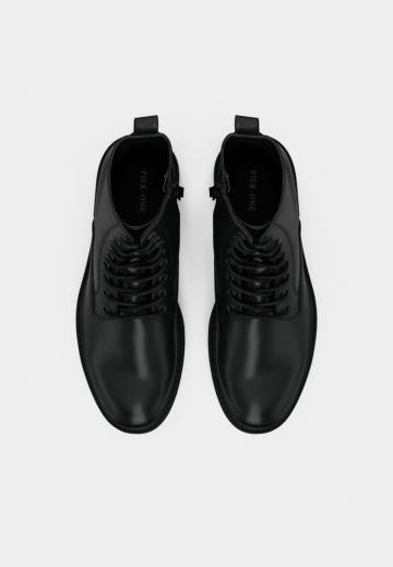 Ботинки на шнуровке